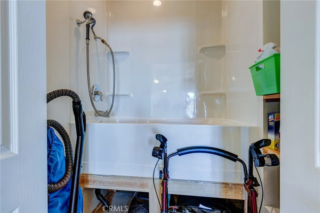 8605 Cantel Court, Oak Hills, California 92344 home-pic-43